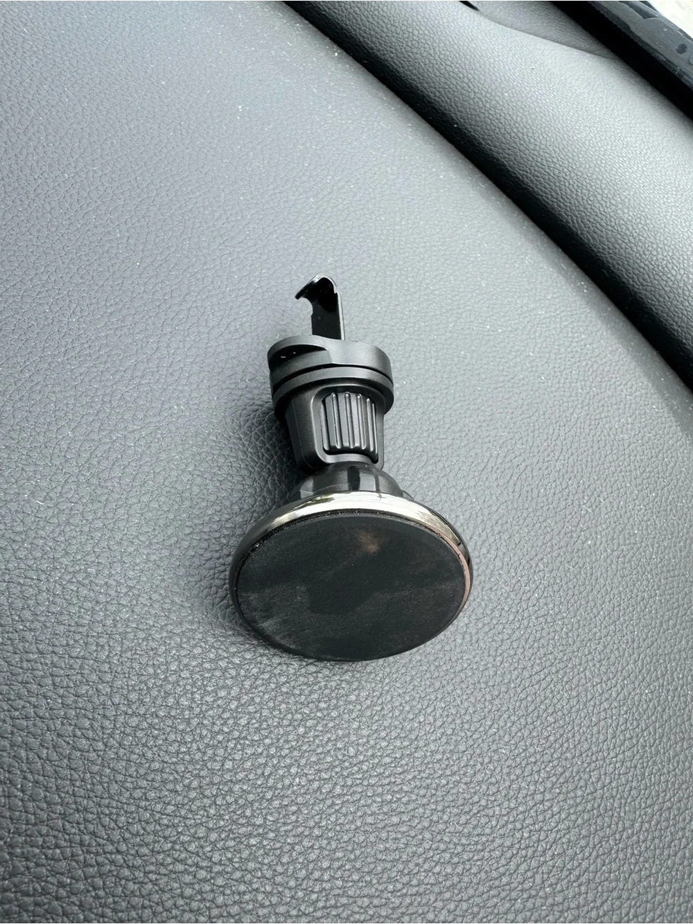 Universal Magnetic Car Vent Phone Mount - Black